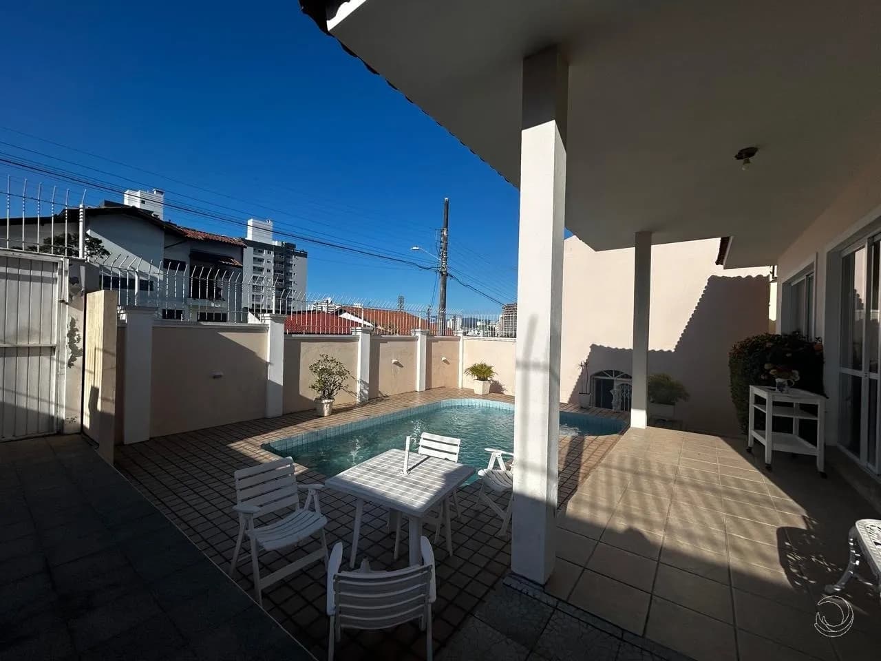 Casa para venda com 3 dormitórios em Estreito com 286 m² — foto principal