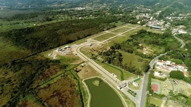Terreno para venda em Ratones com 608 m²