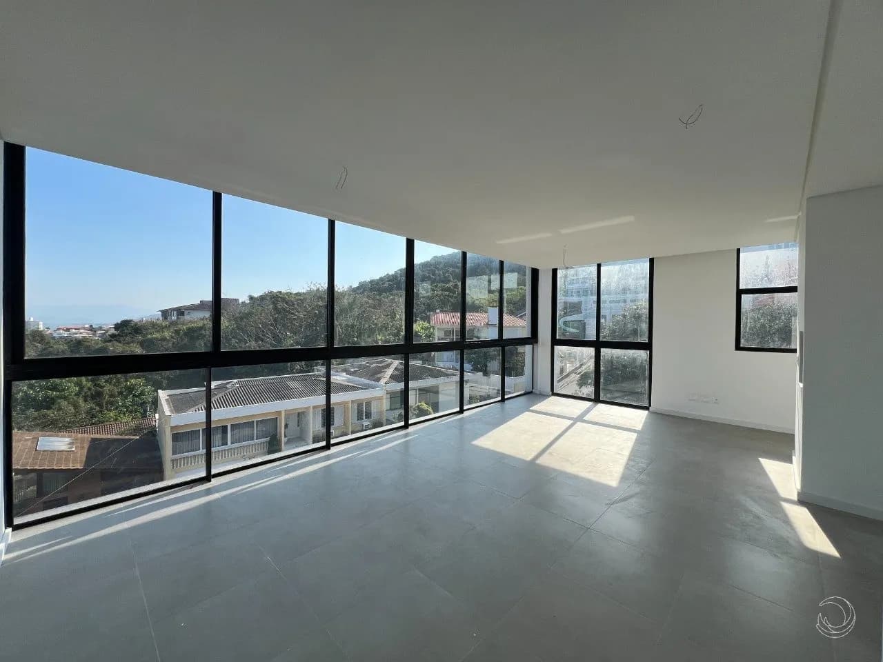 Apartamento para venda com 2 dormitórios em Coqueiros com 83 m² — foto principal