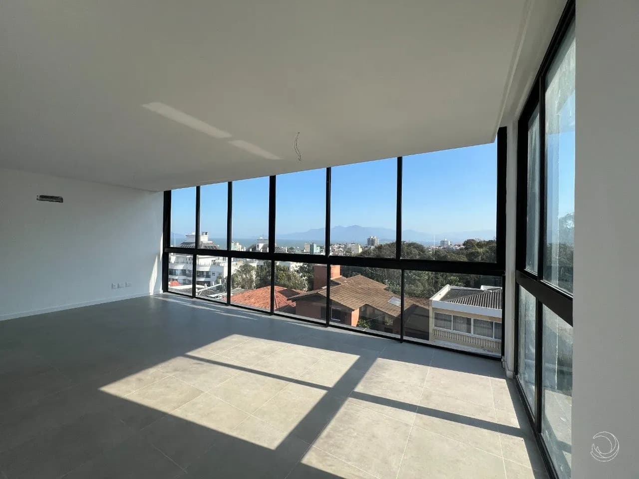 Apartamento para venda com 2 dormitórios em Coqueiros com 83 m² — foto 3