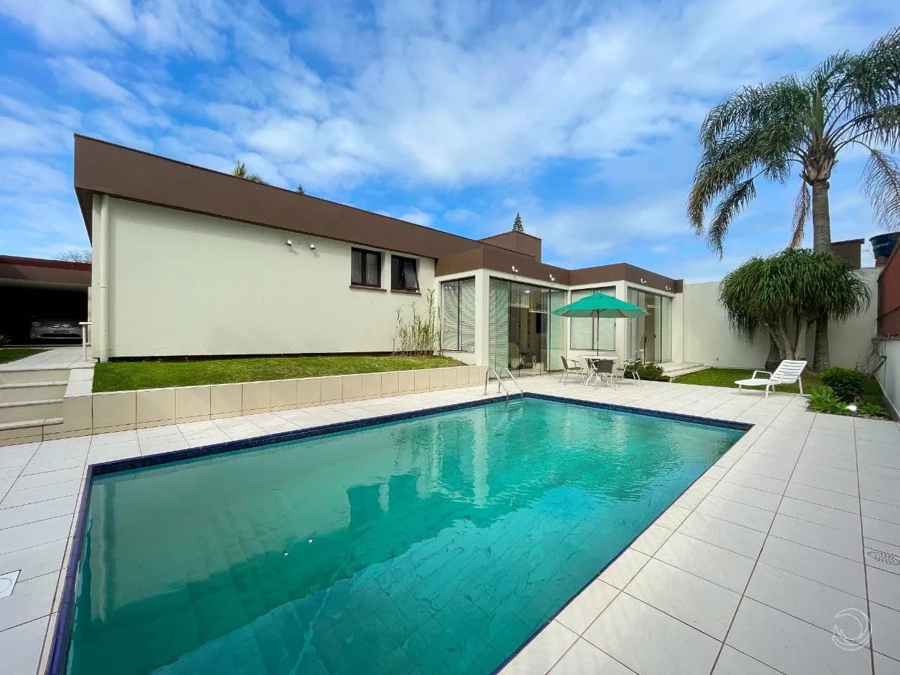 Casa para venda com 3 dormitórios em Itaguaçu com 189 m² — foto principal