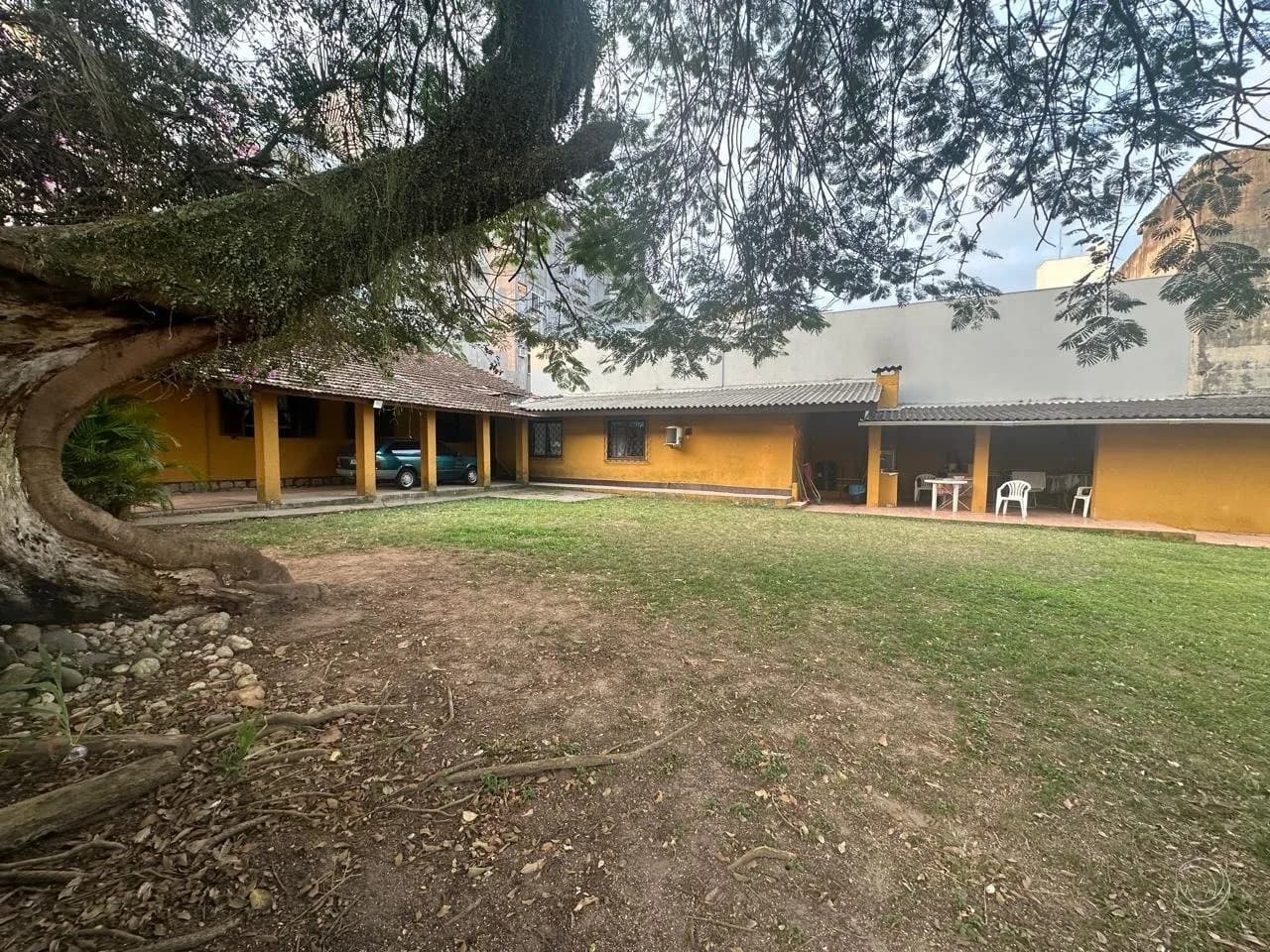 Terreno para venda em Coqueiros com 714 m² — foto principal