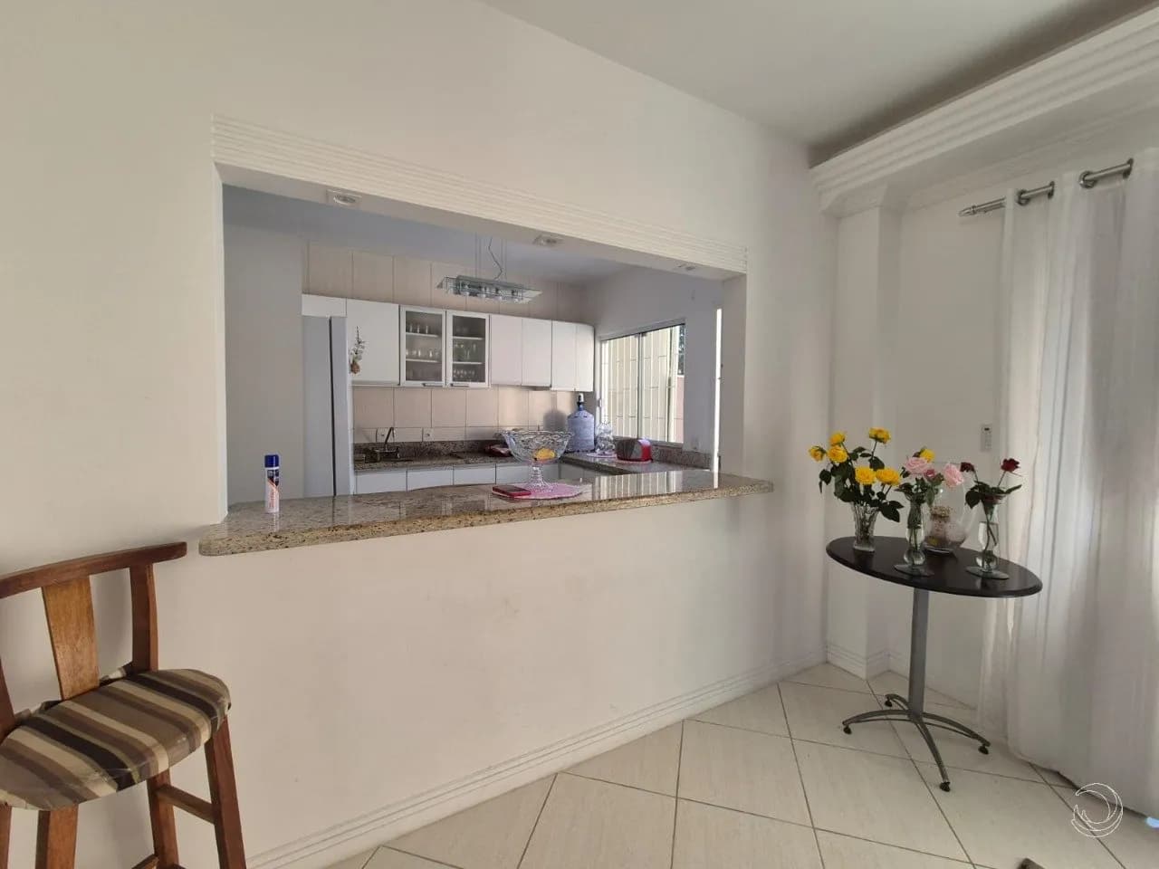 Casa para venda com 3 dormitórios em Coqueiros com 195 m² — foto 2