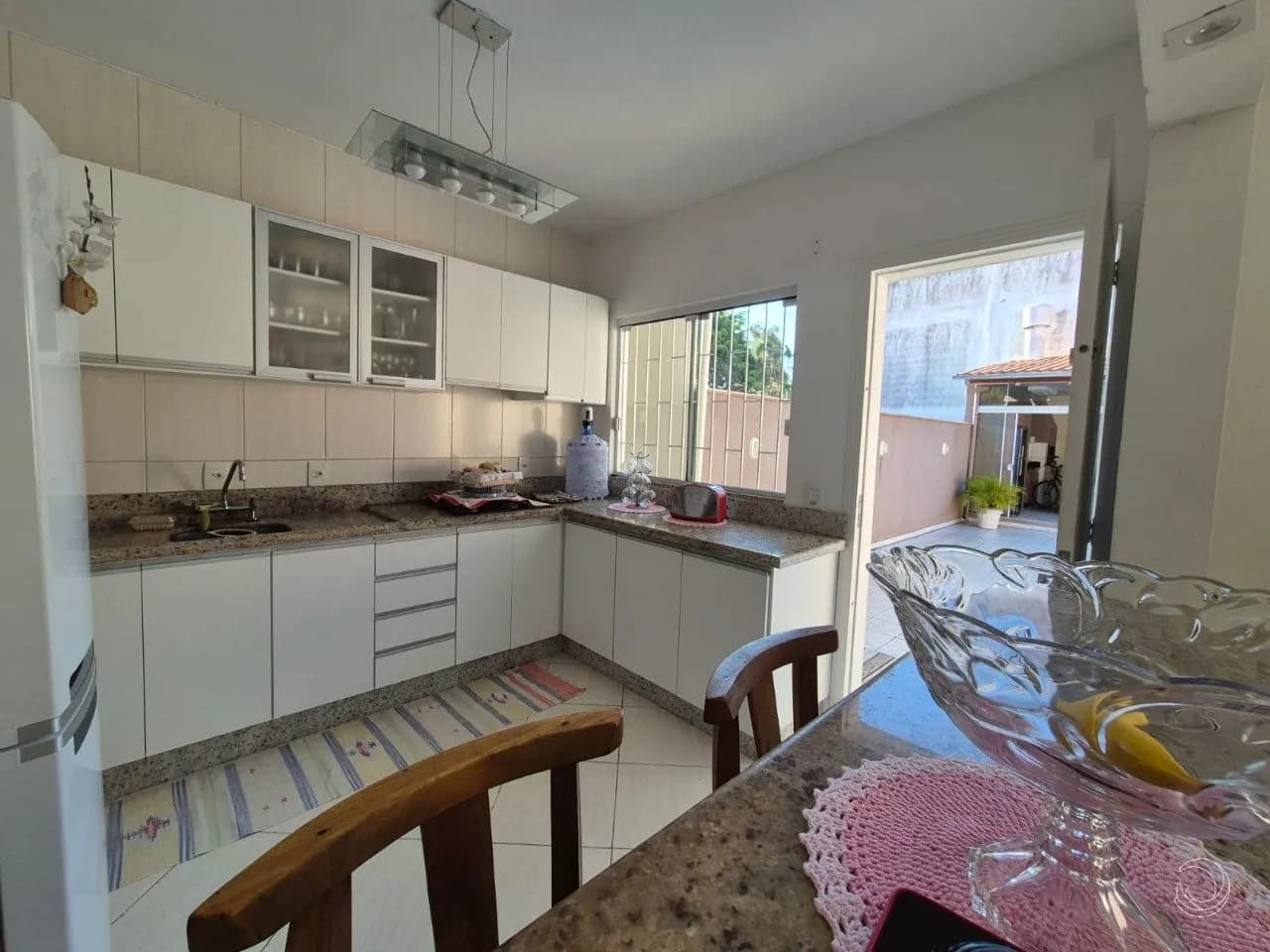 Casa para venda com 3 dormitórios em Coqueiros com 195 m² — foto 4
