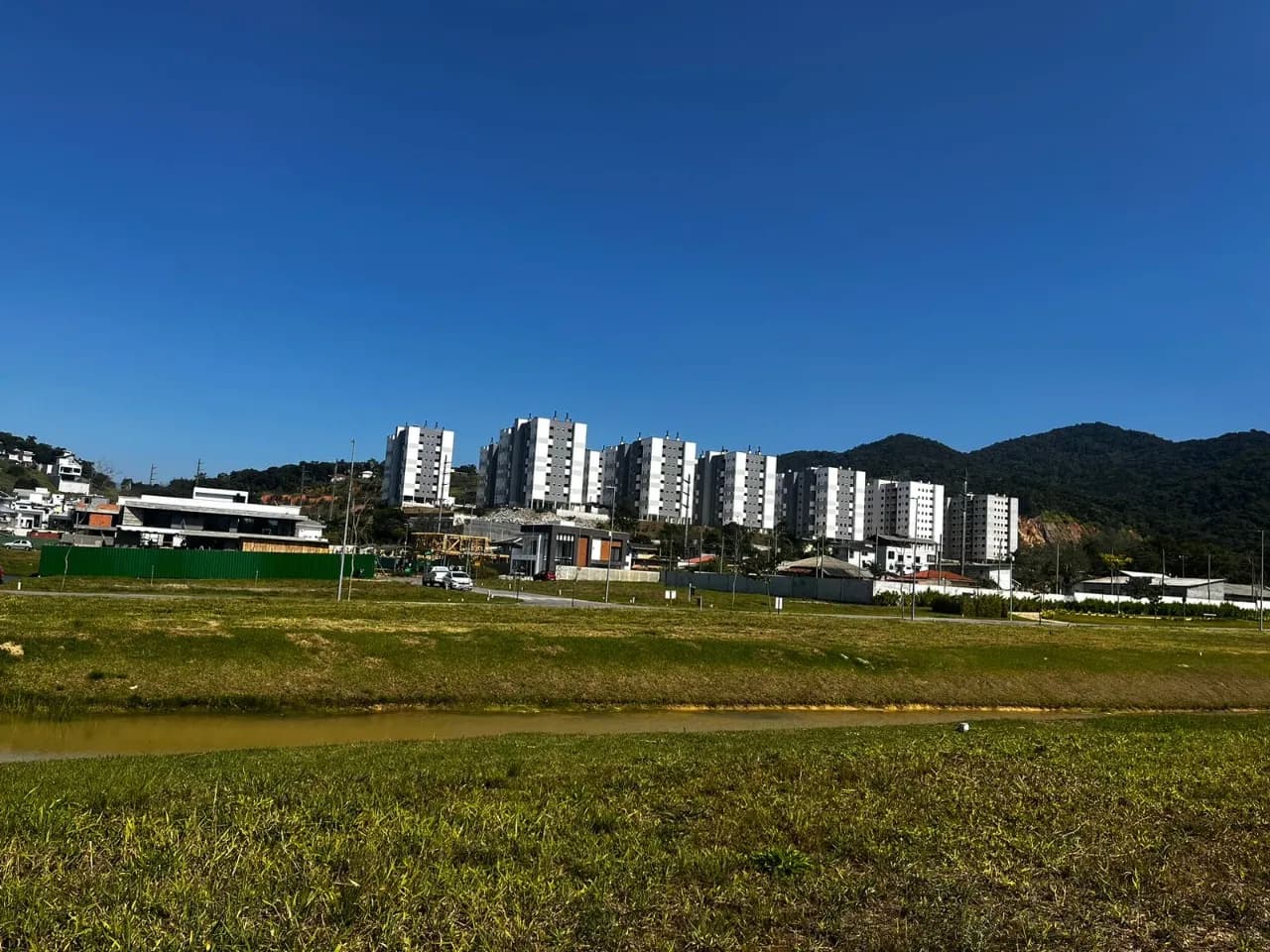 Terreno para venda em Pedra Branca com 313 m² — foto principal