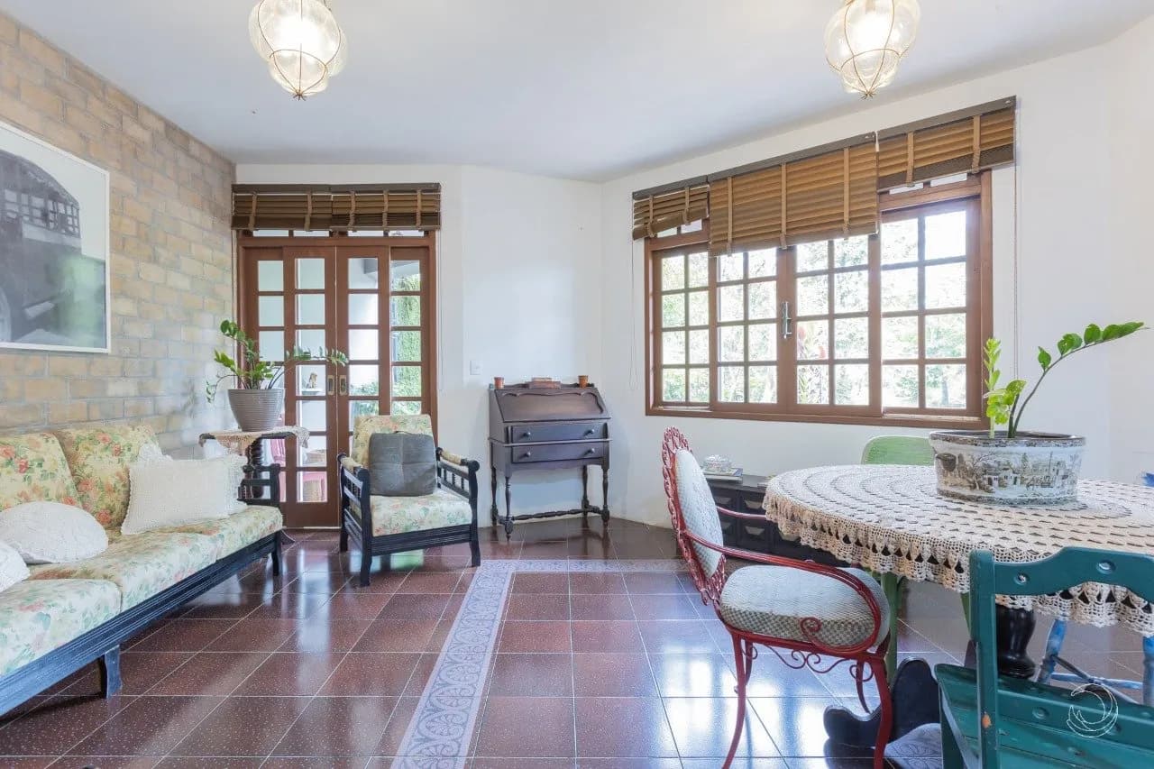 Casa para venda com 5 dormitórios em Côrrego Grande com 333 m² — foto 2