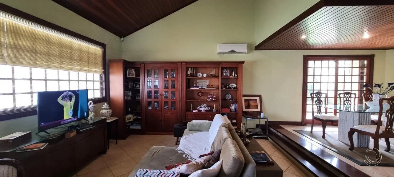 Casa para venda com 3 dormitórios em Carianos com 199 m² — foto principal