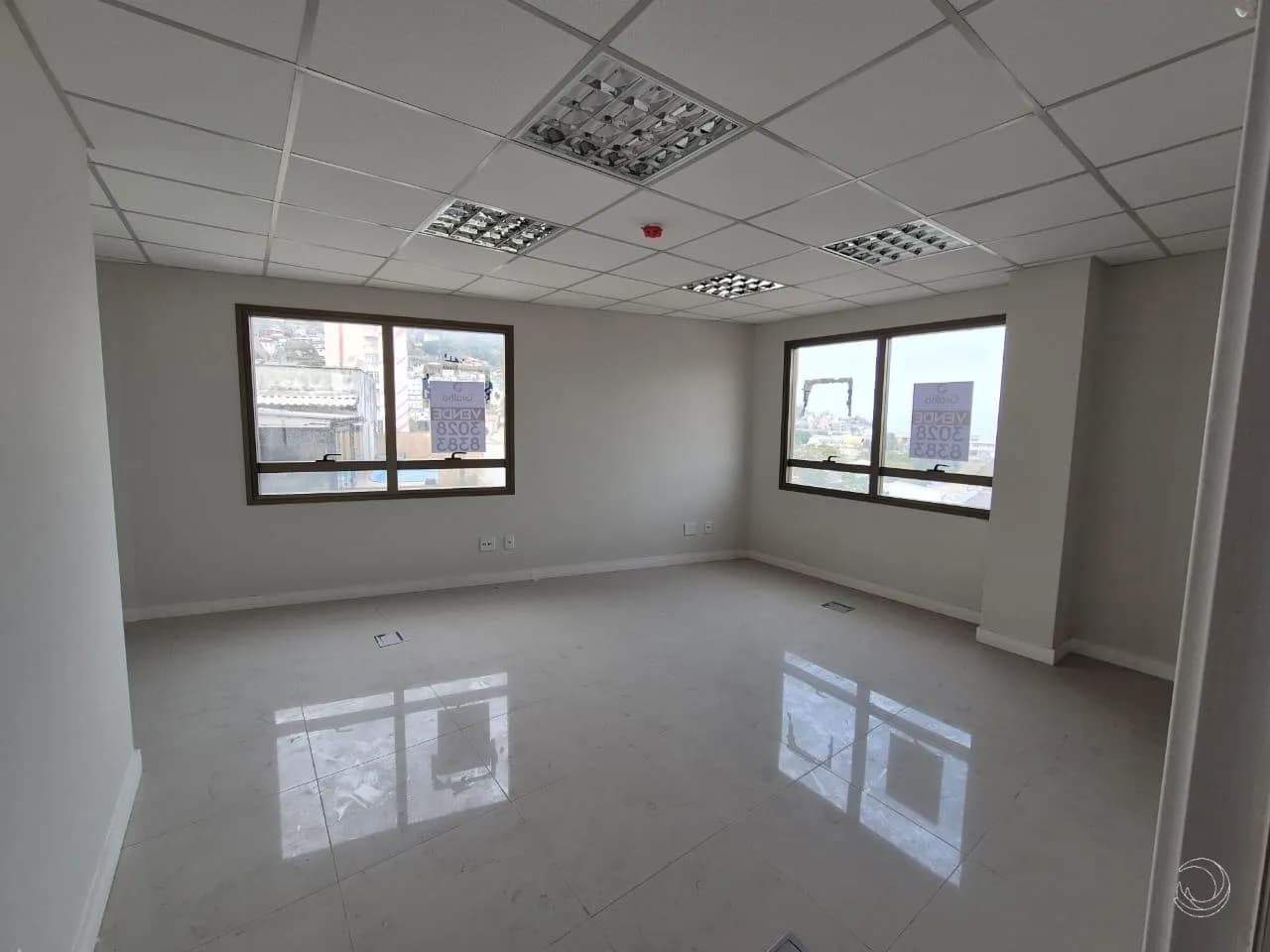 Sala comercial para venda em Centro com 29 m² — foto principal
