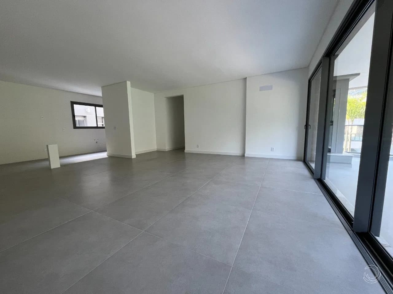 Apartamento para venda com 3 dormitórios em Cacupé com 165 m² — foto 3