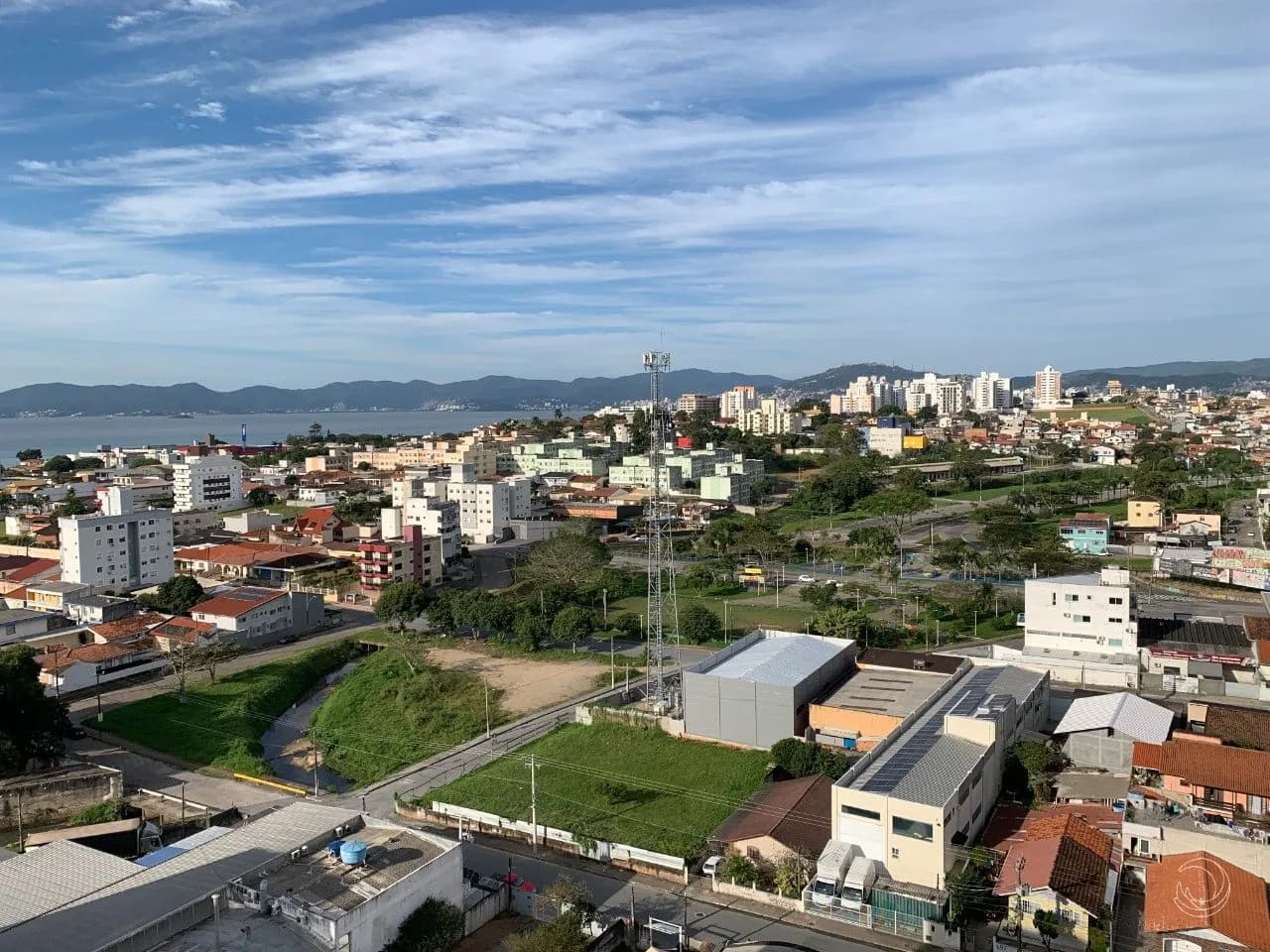 Apartamento para venda com 3 dormitórios em Barreiros com 93 m² — foto 2