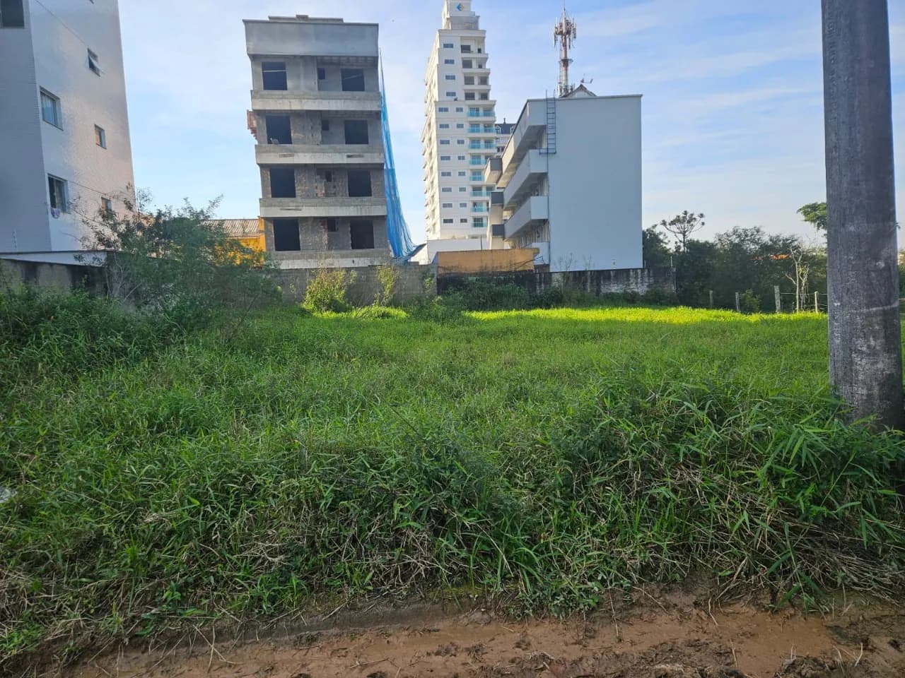 Terreno para venda em Pedra Branca com 737 m² — foto principal