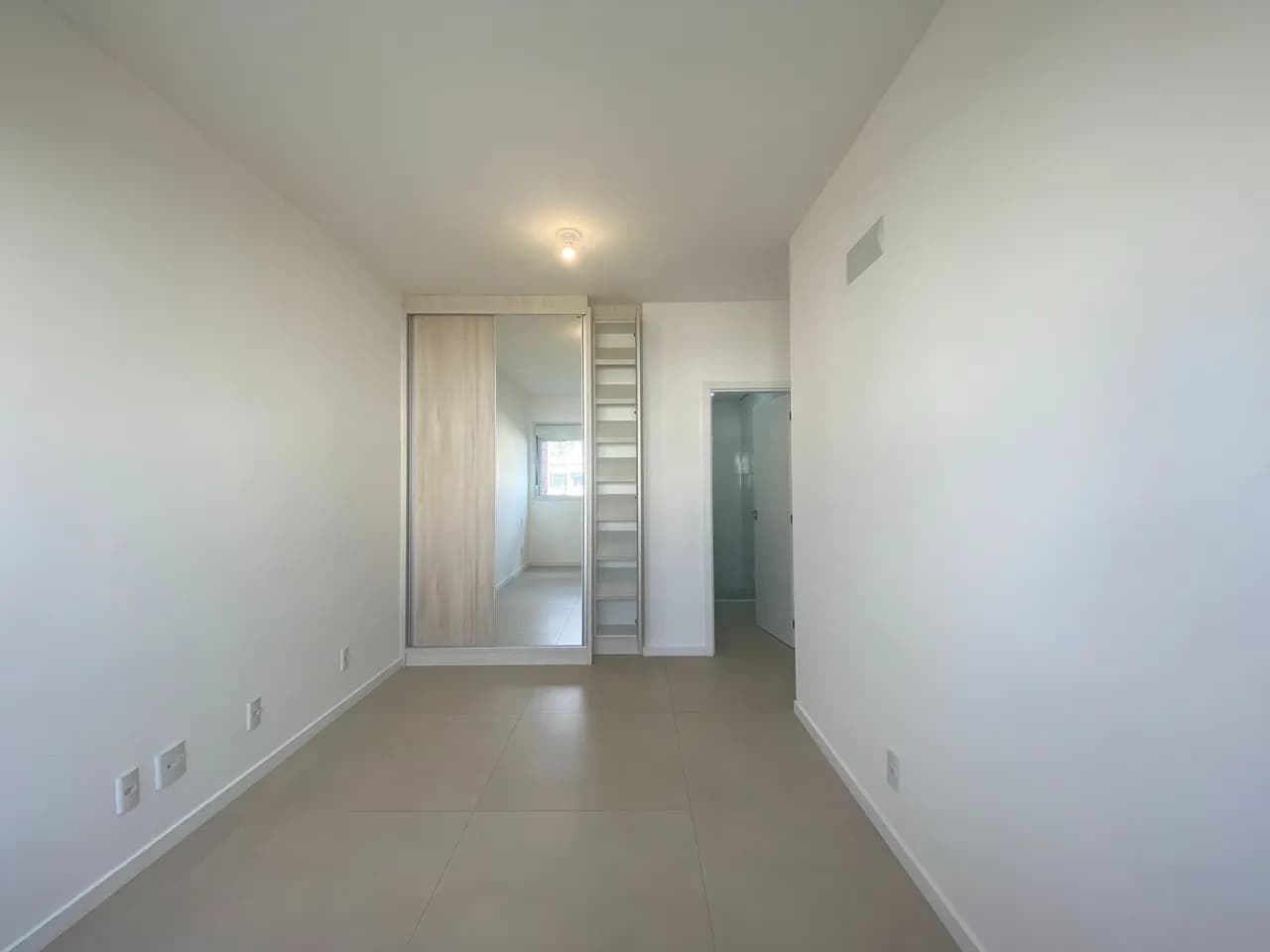 Apartamento para venda com 3 dormitórios em Campeche com 108 m² — foto 2