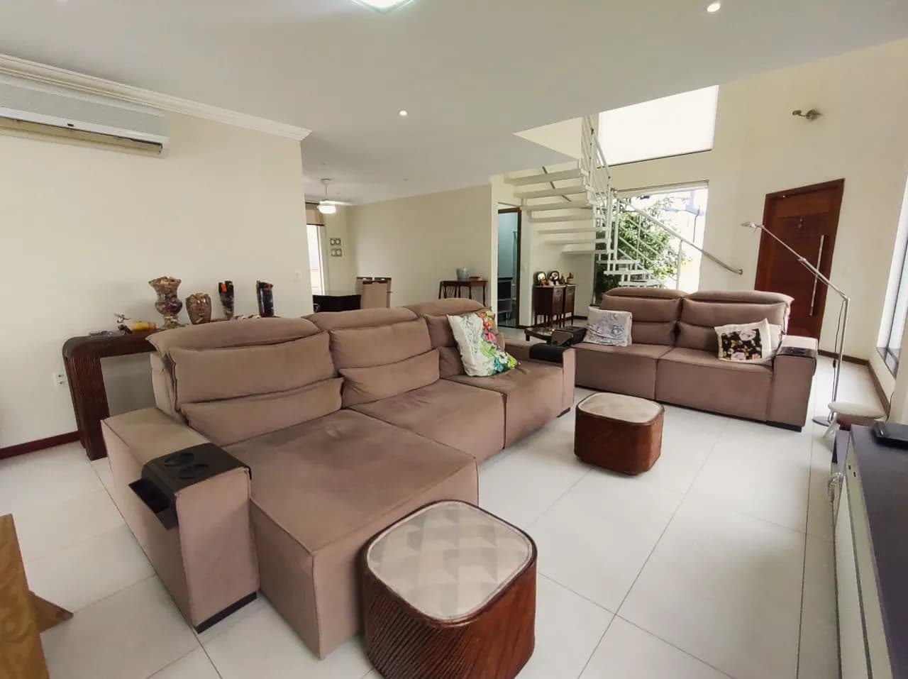 Casa de condomínio para venda com 4 dormitórios em Ingleses Do Rio Vermelho com 223 m² — foto principal