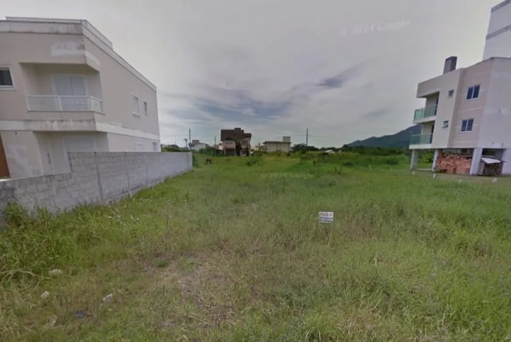 Terreno para venda em Carianos com 360 m²