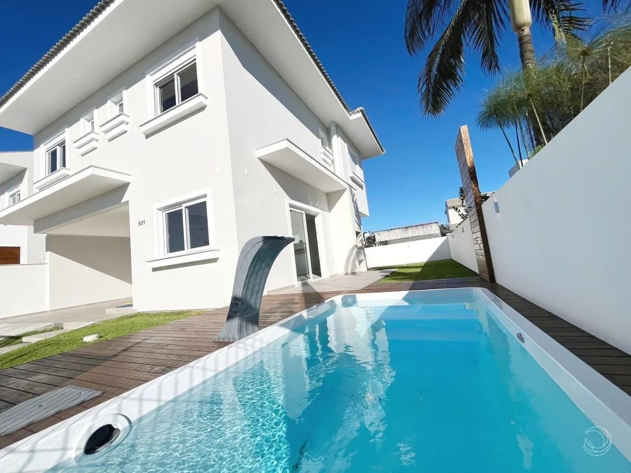 Casa para venda com 3 dormitórios em Daniela com 199 m²
