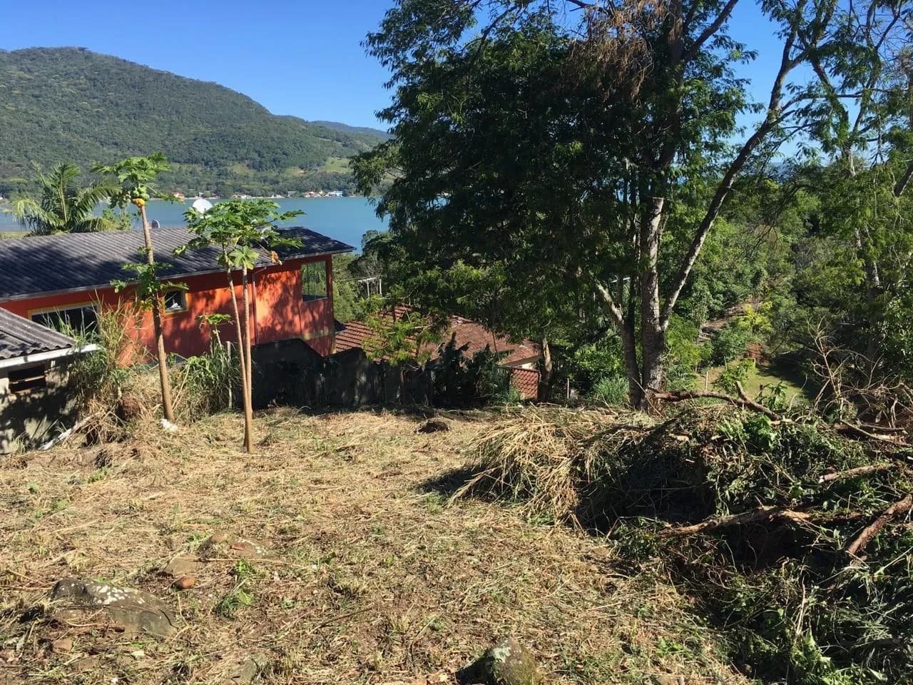 Terreno para venda em Ribeirão da Ilha com 1752 m²