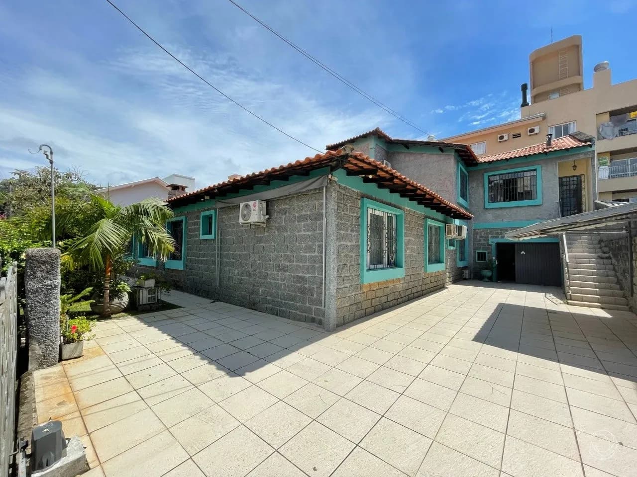 Casa para venda com 6 dormitórios em Canasvieiras com 343 m² — foto 2