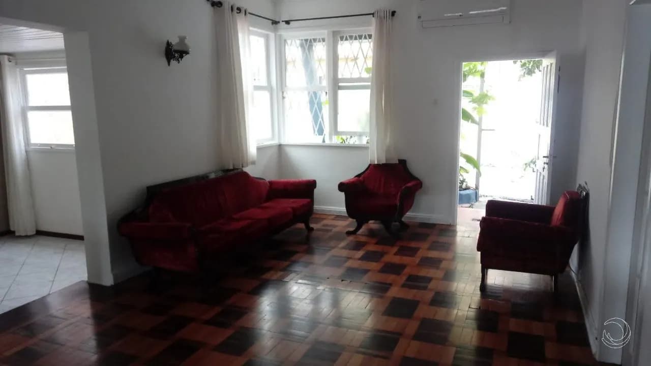 Casa para venda com 4 dormitórios em Centro com 102 m² — foto 2