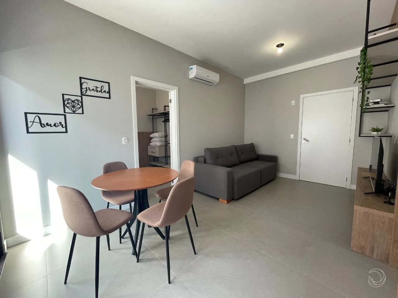 Apartamento para venda com 1 dormitório, em Cachoeira Do Bom Jesus com 53 m² — foto 2