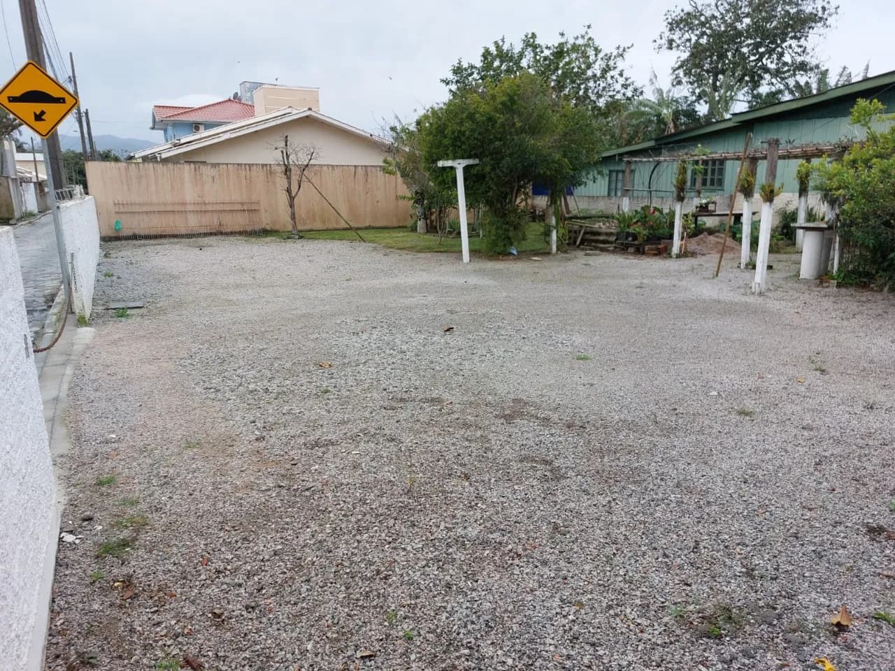 Terreno para venda em Ribeirão da Ilha com 836 m² — foto principal