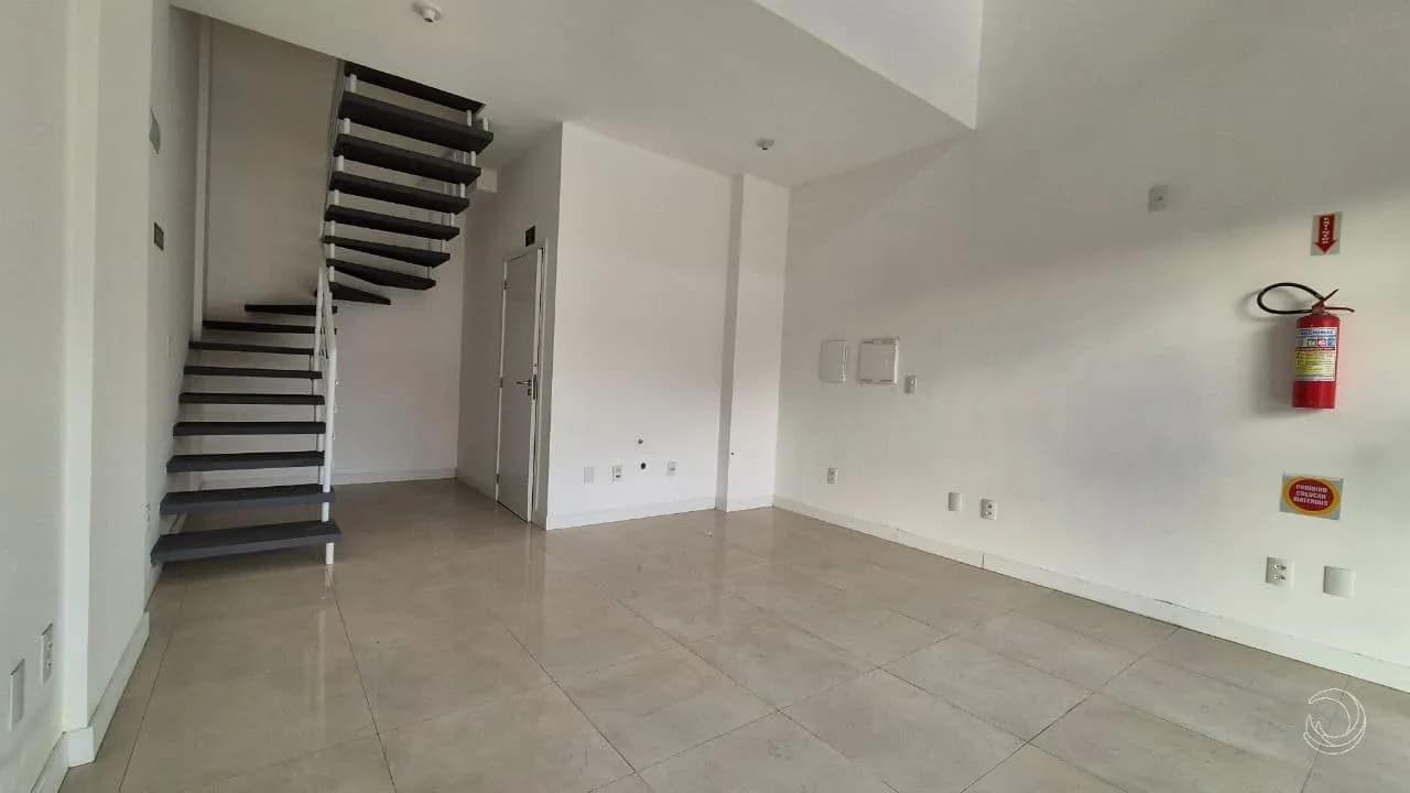 Loja para venda em Pantanal com 54 m² — foto principal