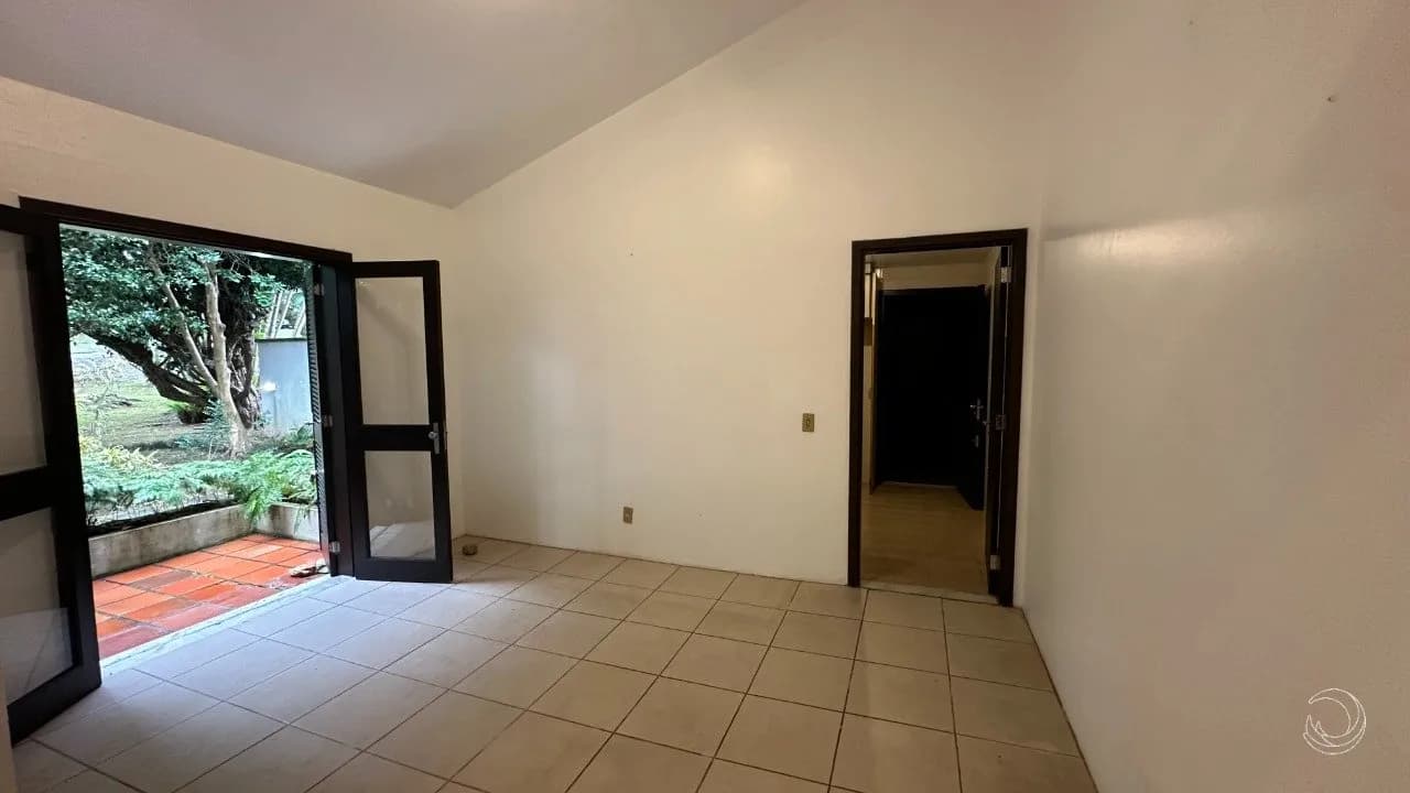 Casa para venda com 5 dormitórios em Itaguaçu com 231 m²