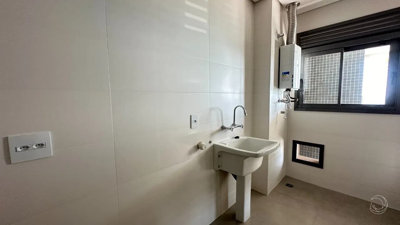 Apartamento para venda com 3 dormitórios em Cacupé com 176 m² — foto 4