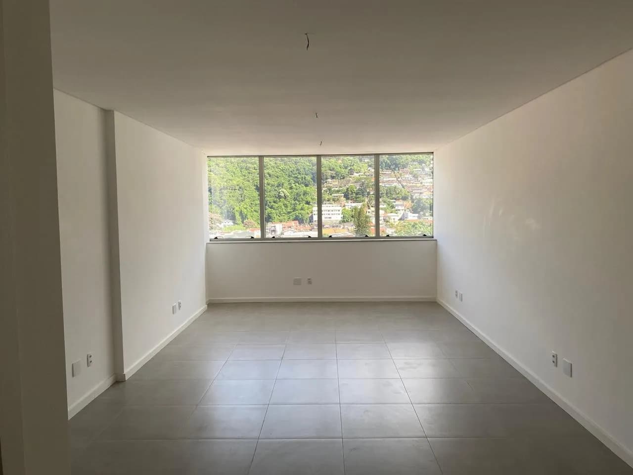 Sala comercial para venda em Saco Dos Limões com 38 m² — foto principal
