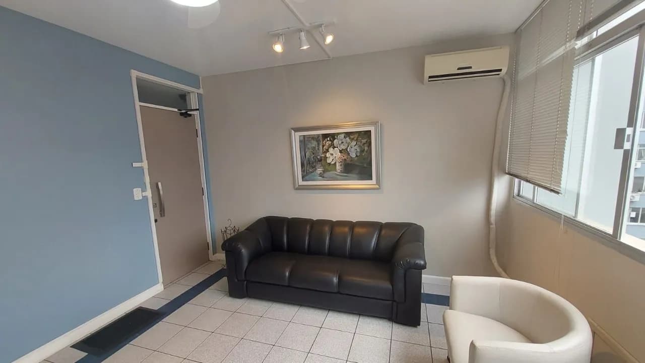 Sala comercial para venda em Centro com 56 m² — foto 2