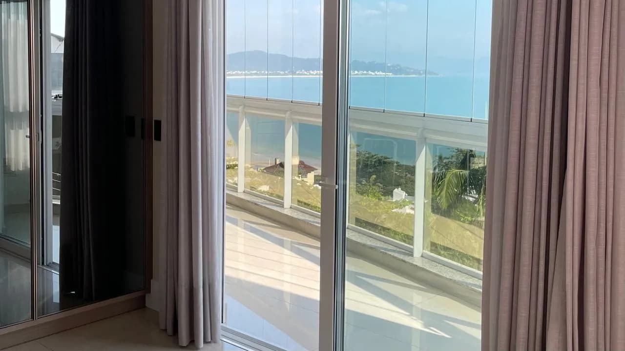 Apartamento para venda com 3 dormitórios em Jurerê com 163 m²