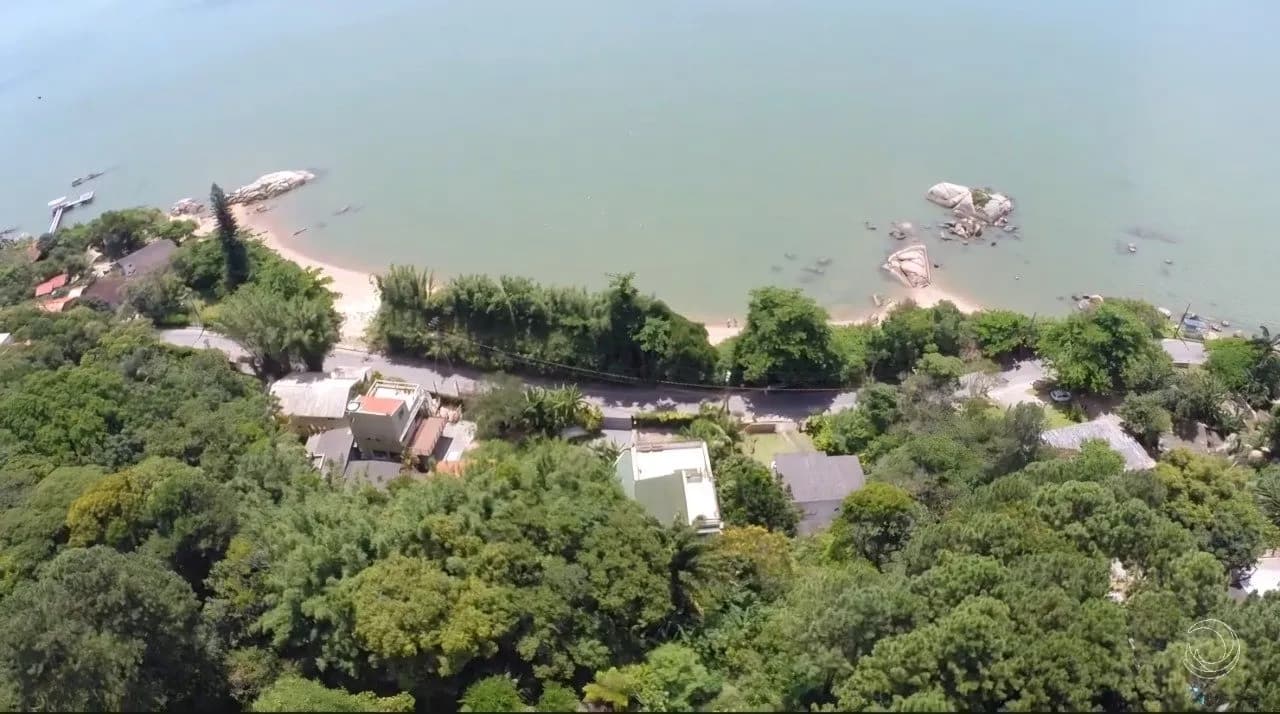 Terreno para venda em Cacupé com 3000 m² — foto principal