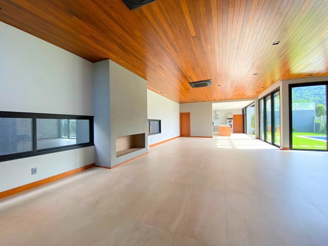 Casa para venda com 4 dormitórios em Lagoa Da Conceição com 474 m² — foto principal