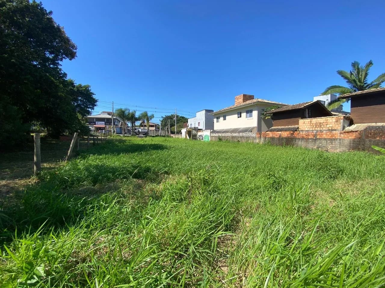 Terreno para venda em Rio Tavares com 1010 m² — foto principal