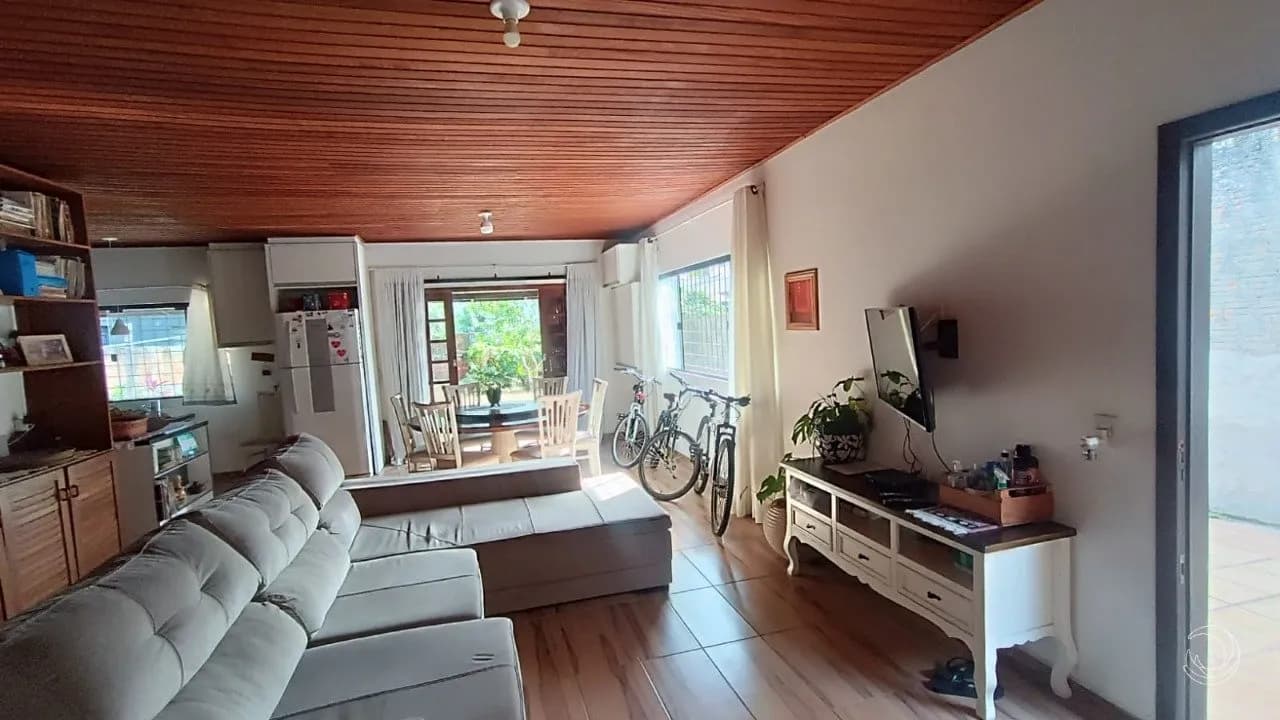 Casa para venda com 3 dormitórios em Cachoeira Do Bom Jesus com 148 m² — foto principal