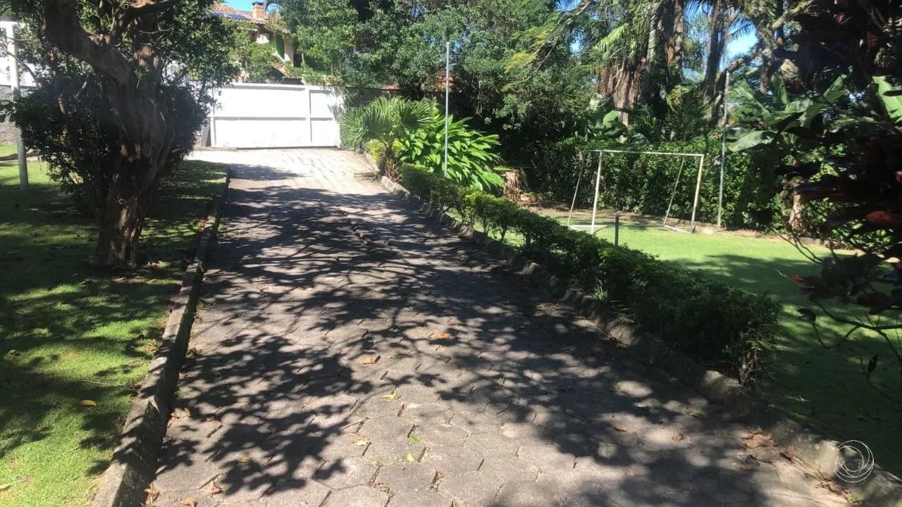 Terreno para venda em Sambaqui com 5600 m² — foto principal