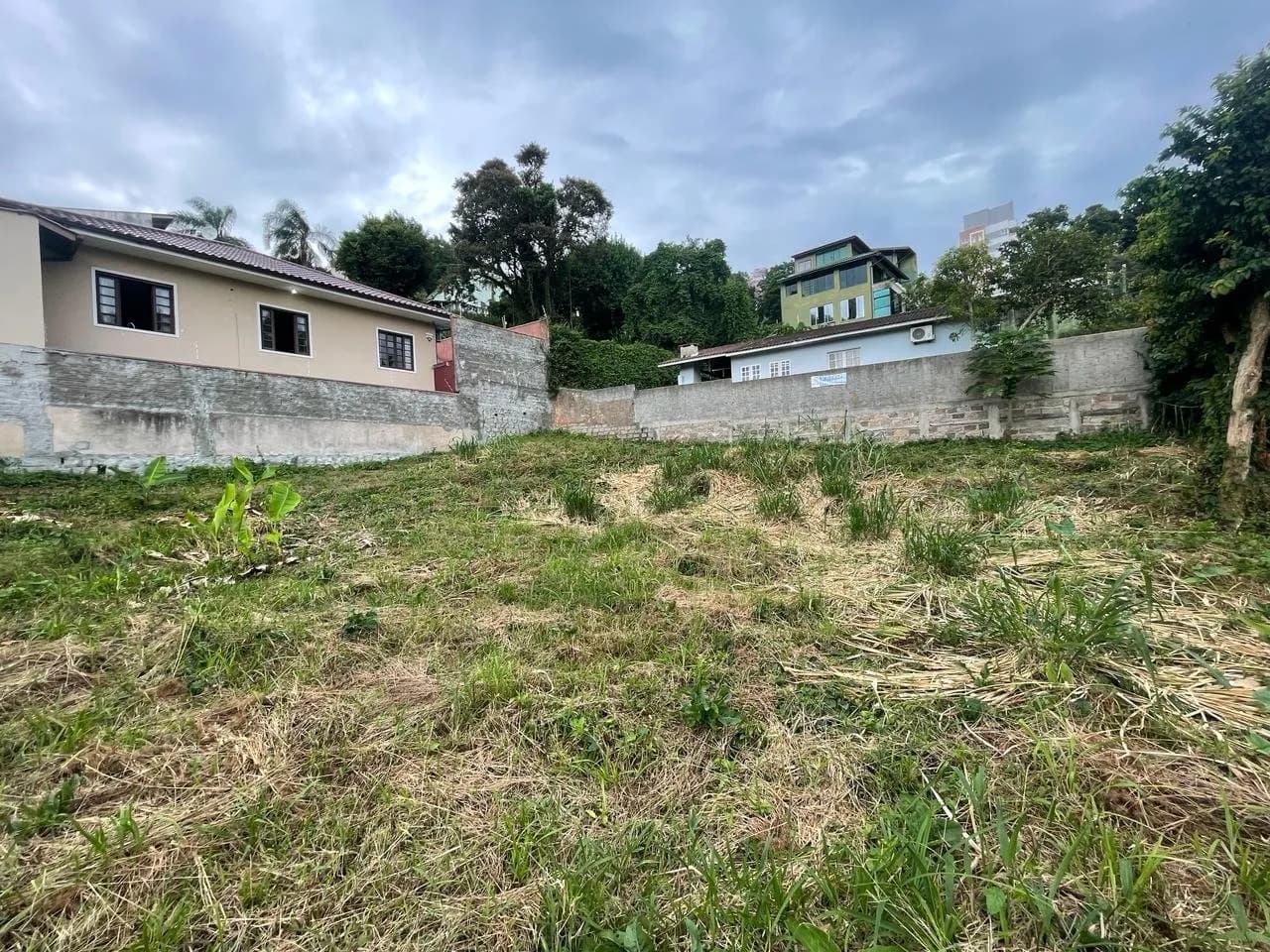Terreno para venda em Coqueiros com 100 m² — foto principal