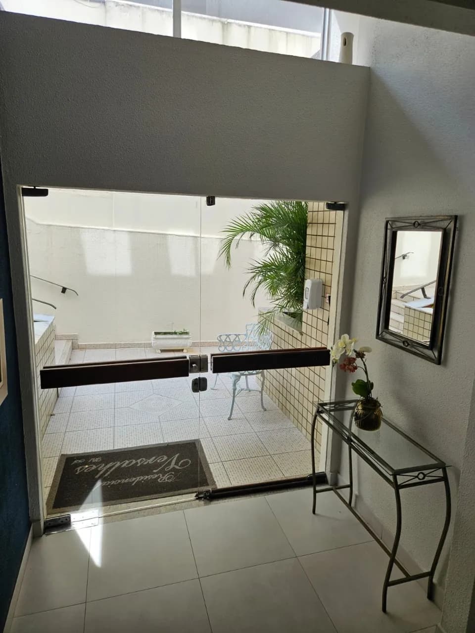 Apartamento para venda com 3 dormitórios em Coqueiros com 74 m² — foto 3