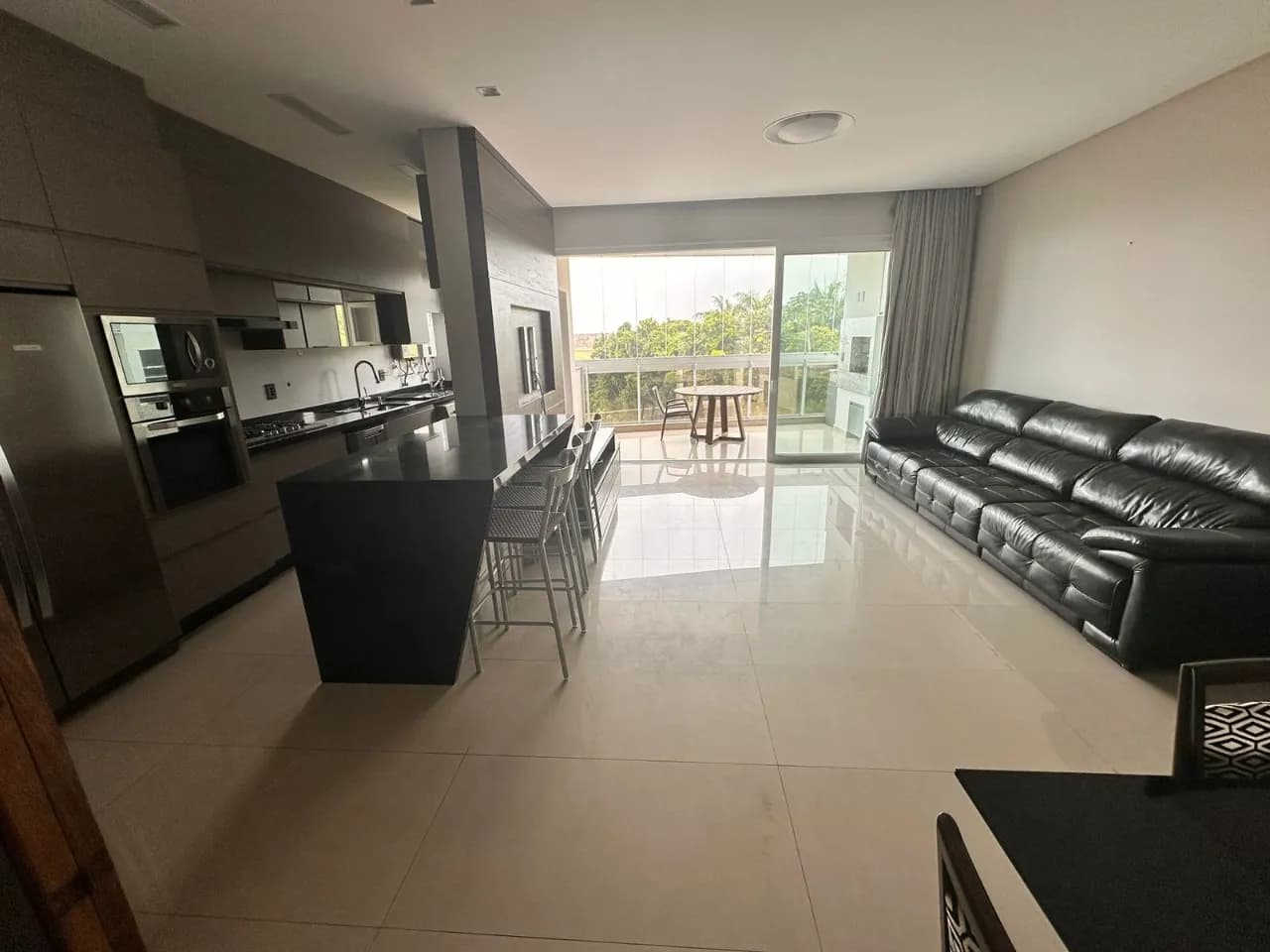 Apartamento para venda com 3 dormitórios em Jurerê com 140 m² — foto principal