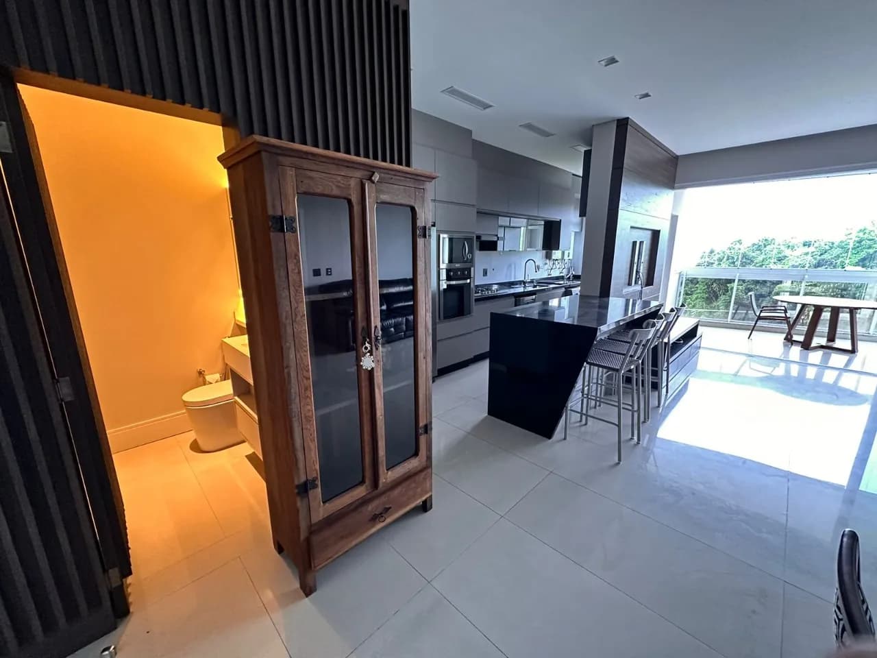 Apartamento para venda com 3 dormitórios em Jurerê com 140 m² — foto 2