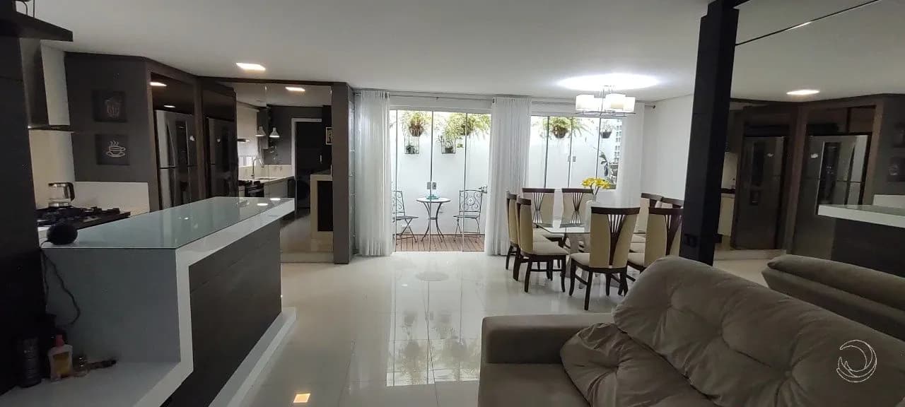 Casa para venda com 5 dormitórios em Balneário com 430 m² — foto principal