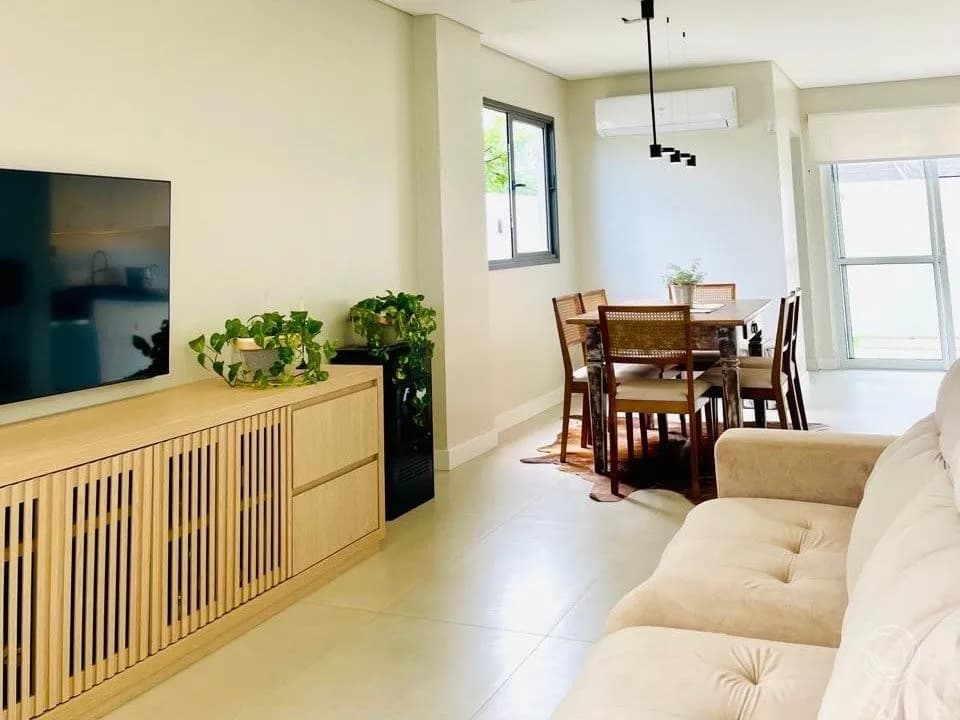 Casa para venda com 3 dormitórios em Campeche com 157 m² — foto principal