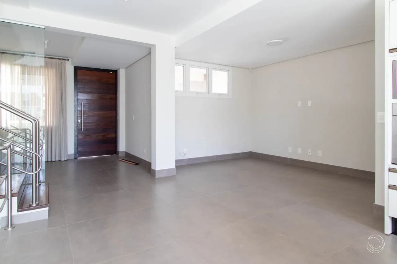 Casa para venda com 3 dormitórios em Cacupé com 263 m² — foto 2