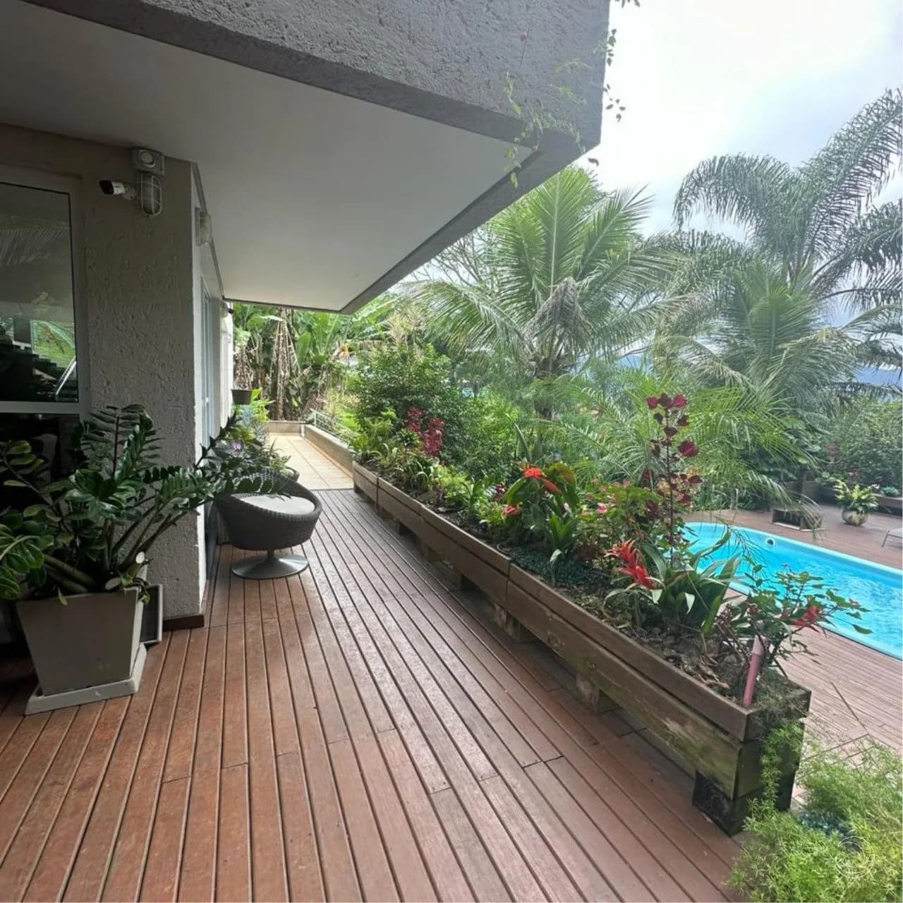 Casa para venda com 4 dormitórios em Cacupé com 700 m² — foto 2