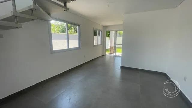 Casa para venda com 3 dormitórios em Campeche com 168 m² — foto 2