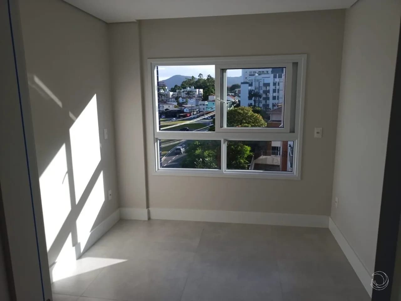 Apartamento para venda com 2 dormitórios em Pantanal com 59 m² — foto 4
