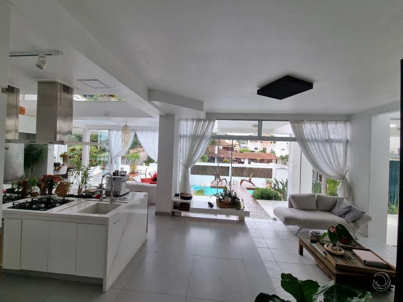 Casa para venda com 8 dormitórios em Agronômica com 370 m² — foto principal