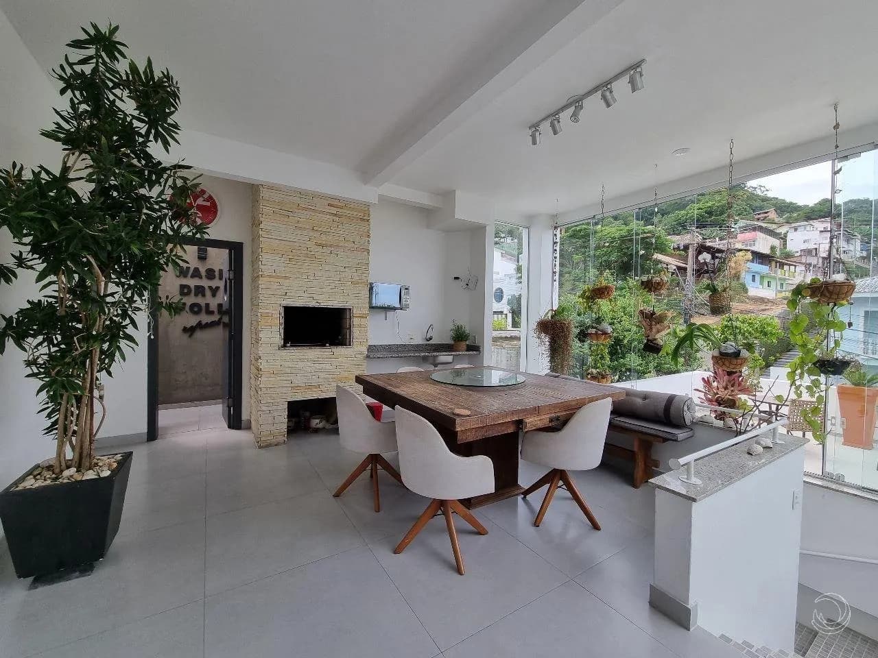 Casa para venda com 8 dormitórios em Agronômica com 370 m² — foto 4
