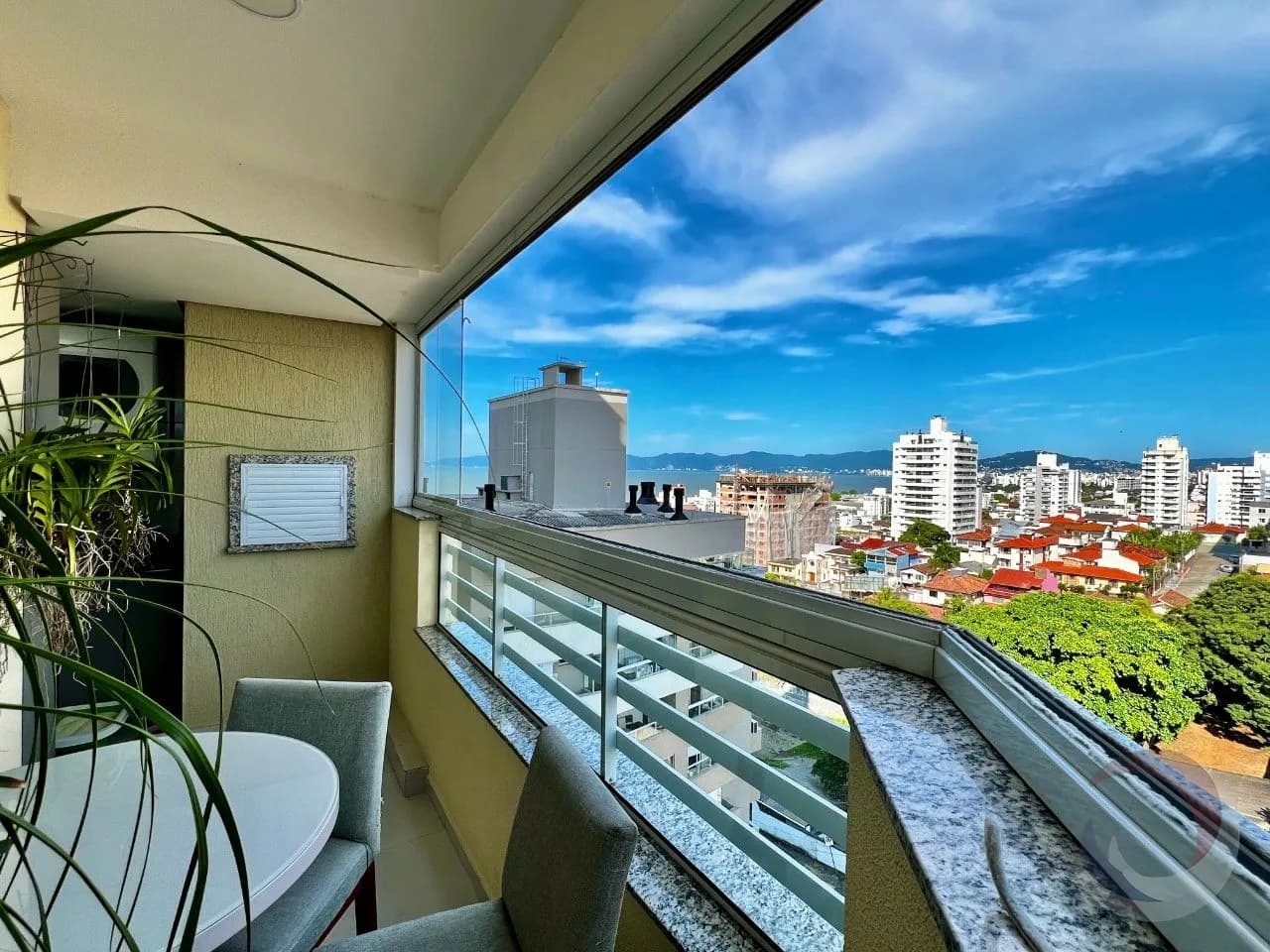 Apartamento para venda com 3 dormitórios em Barreiros com 92 m² — foto principal