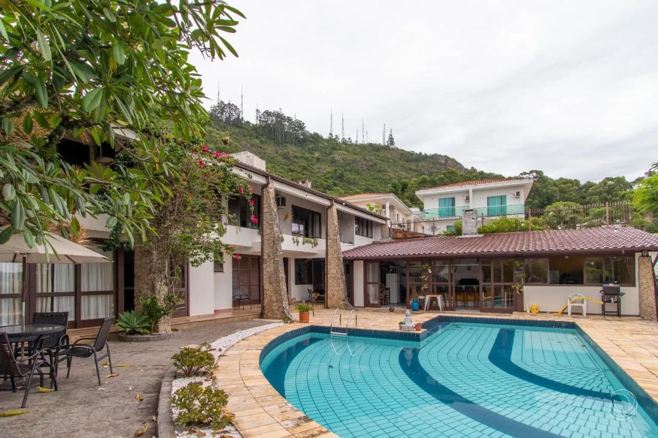 Casa para venda com 5 dormitórios em Trindade com 197 m² — foto principal