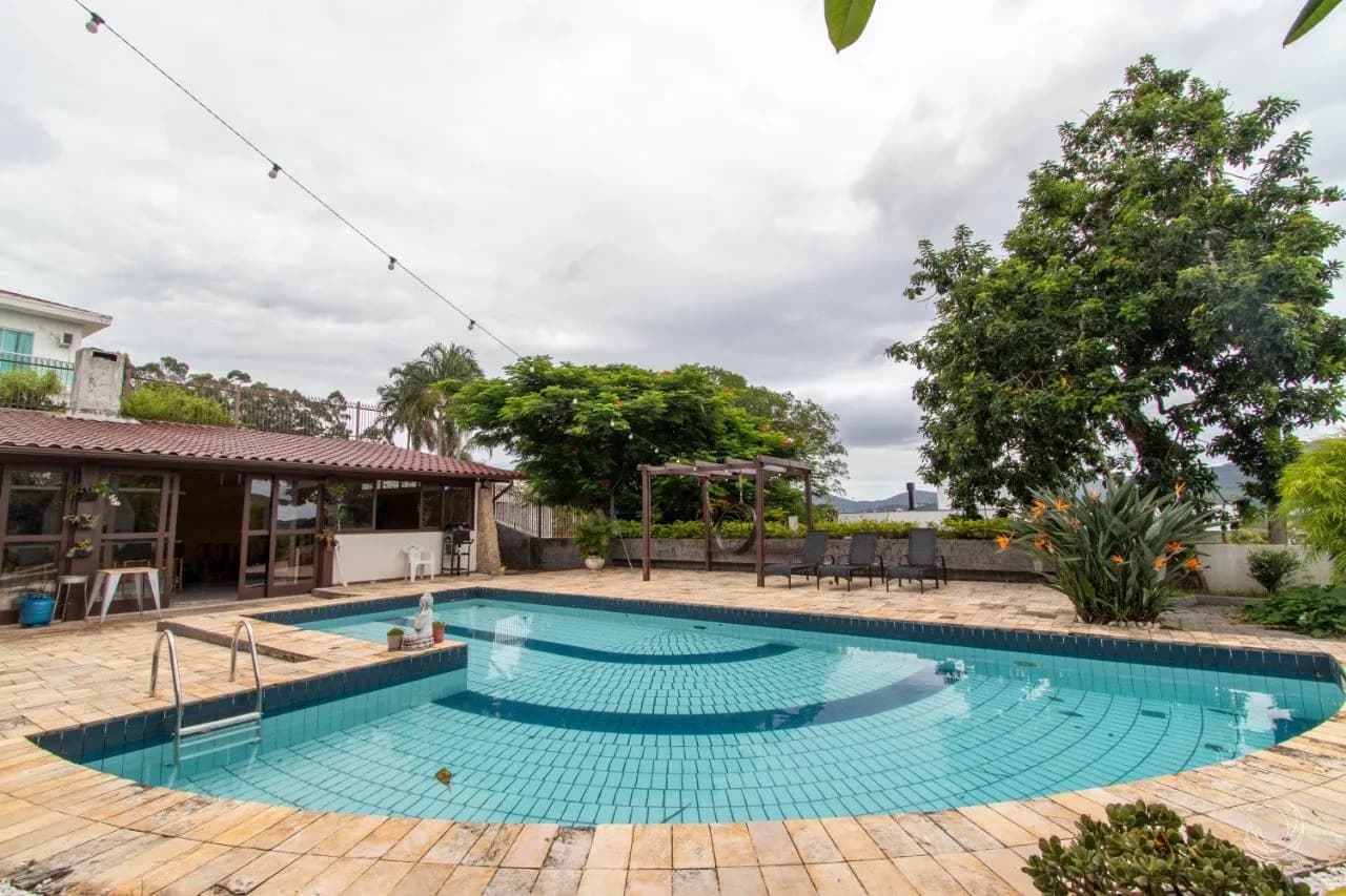 Casa para venda com 5 dormitórios em Trindade com 197 m² — foto 2